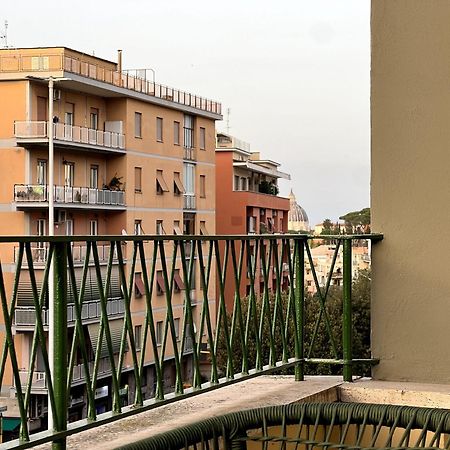 Near Vatican, Irnerio 47 Guest House Рим Екстер'єр фото