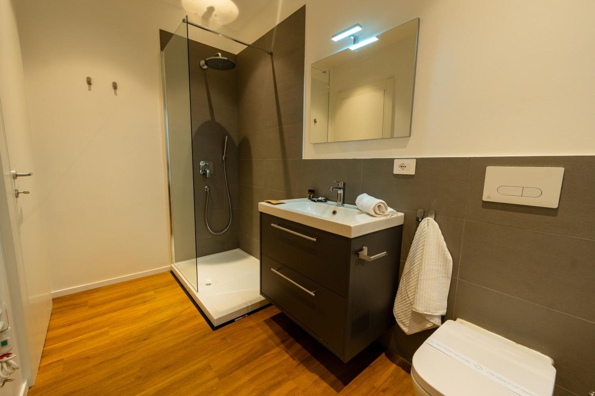 Near Vatican, Irnerio 47 Guest House Рим Екстер'єр фото