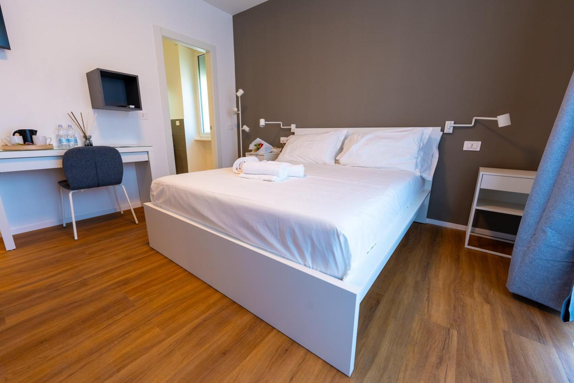 Near Vatican, Irnerio 47 Guest House Рим Екстер'єр фото