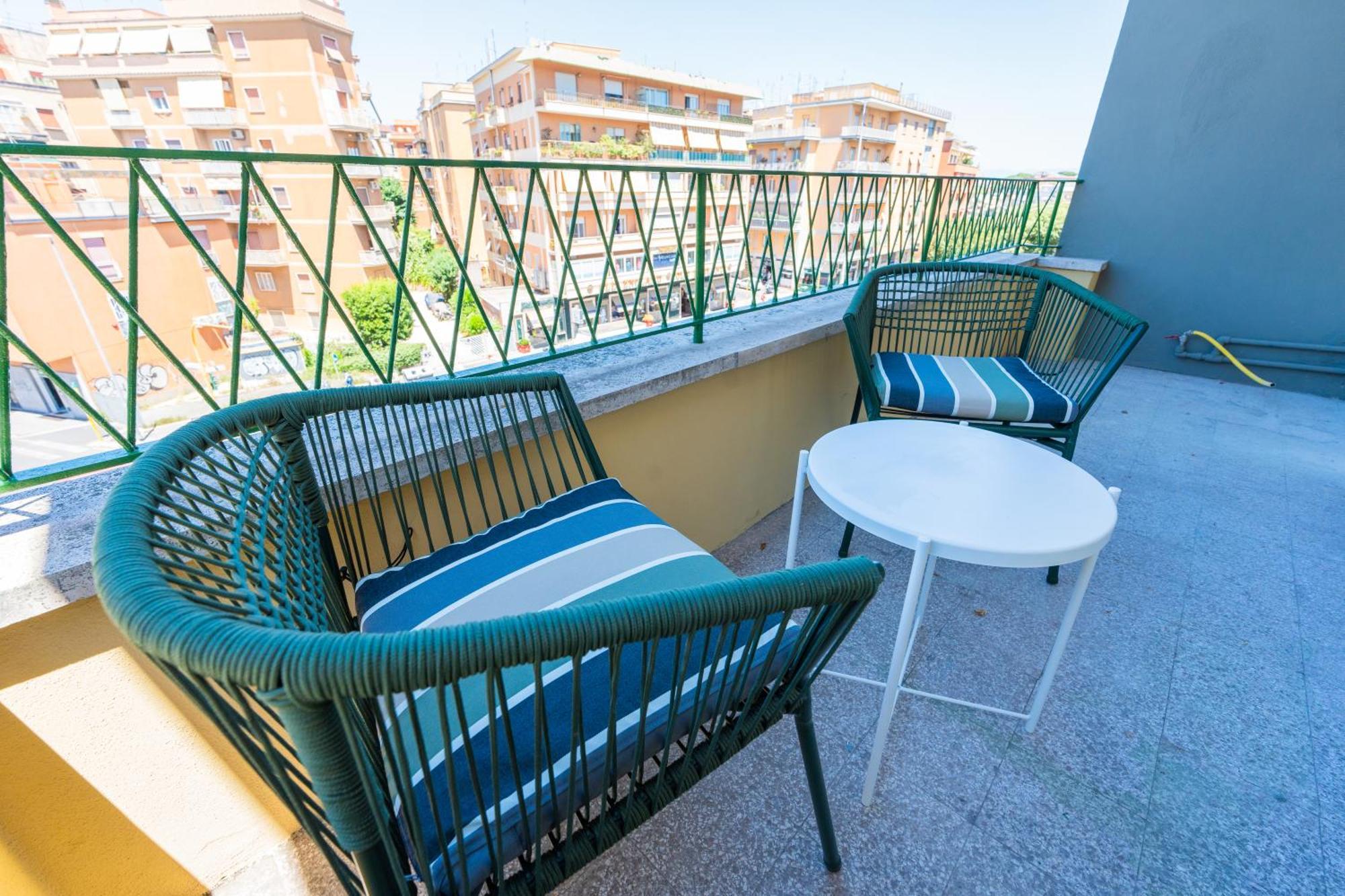 Near Vatican, Irnerio 47 Guest House Рим Екстер'єр фото